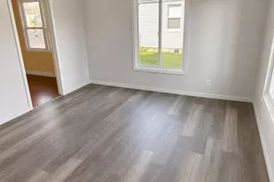 275 N Lakeview Dr, Clearfield, UT 84015 - Photo 2
