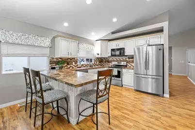 6748 W Shumard Oak Dr S, West Jordan, UT 84088 - Photo 8