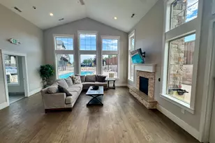 10392 S Beetdigger Blvd E, Sandy, UT 84070 - Photo 32