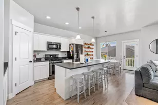1721 W Newcastle Ln S, Saratoga Springs, UT 84045 - Photo 2