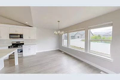 4602 N Kings Peak Way Way E, Eagle Mountain, UT 84005 - Photo 4