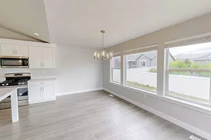 4602 N Kings Peak Way Way E, Eagle Mountain, UT 84005 - Photo 4