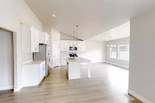 4602 N Kings Peak Way Way E, Eagle Mountain, UT 84005 - Photo 6