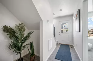 529 N Riverside Dr, Saratoga Springs, UT 84045 - Photo 2
