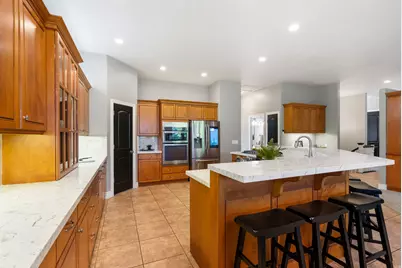 1653 E Crescent View Circle S, Sandy, UT 84092 - Photo 8