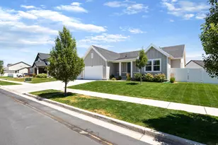 335 S Grant St, Mapleton, UT 84664 - Photo 2