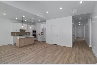 642 W 760 N #204, Tremonton, UT 84337 - Photo 4