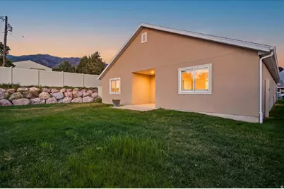 2195 E 1075 N, Layton, UT 84040 - Photo 32