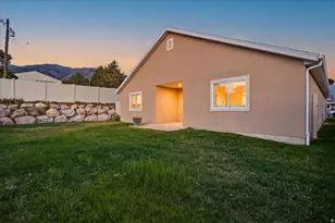 2195 E 1075 N, Layton, UT 84040 - Photo 32