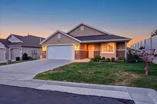 2195 E 1075 N, Layton, UT 84040 - Photo 2
