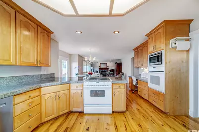 1273 E Grayson Ct S, Sandy, UT 84094 - Photo 10