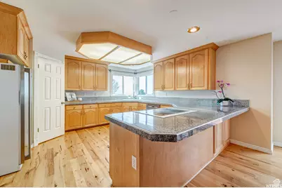 1273 E Grayson Ct S, Sandy, UT 84094 - Photo 8