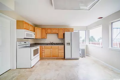 1273 E Grayson Ct S, Sandy, UT 84094 - Photo 28