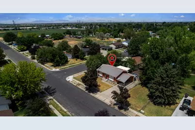 1352 W 2600 N, Clinton, UT 84015 - Photo 2