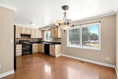 648 W 700 N, Clearfield, UT 84015 - Photo 8