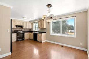 648 W 700 N, Clearfield, UT 84015 - Photo 8