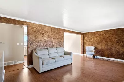 648 W 700 N, Clearfield, UT 84015 - Photo 4