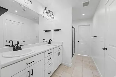 9367 N Vernham Ln, Eagle Mountain, UT 84005 - Photo 10