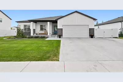 572 S 690 E, Hyrum, UT 84319 - Photo 2