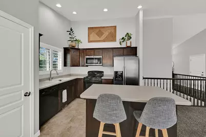 1051 S 1925 W, Syracuse, UT 84075 - Photo 4