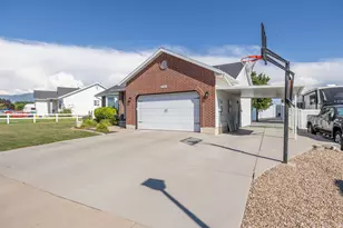 2765 W Lindi Way N, Layton, UT 84041 - Photo 2
