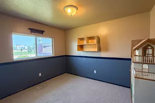 235 E 800 S, Layton, UT 84041 - Photo 14