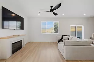 2143 N Chianti St, Saratoga Springs, UT 84045 - Photo 2