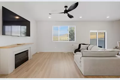 2143 N Chianti St, Saratoga Springs, UT 84045 - Photo 2