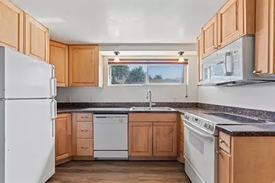4928 S 1645 E, Holladay, UT 84117 - Photo 40
