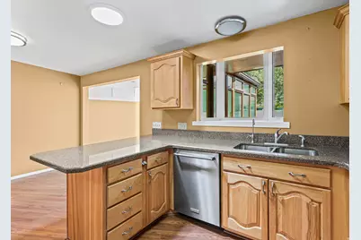 4547 S Tanglewood Dr, Holladay, UT 84117 - Photo 10