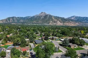 4547 S Tanglewood Dr, Holladay, UT 84117 - Photo 1