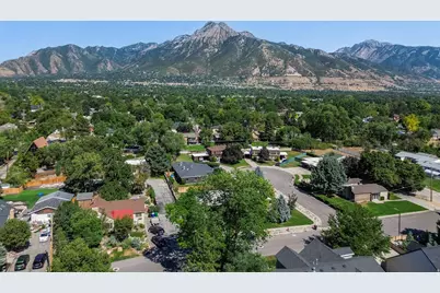 4547 S Tanglewood Dr, Holladay, UT 84117 - Photo 2
