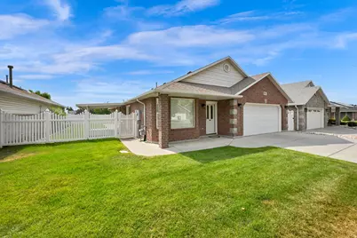 1661 N 865 W, Clinton, UT 84015 - Photo 2