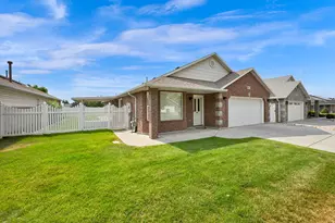 1661 N 865 W, Clinton, UT 84015 - Photo 2