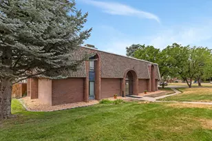 62 W Lester Ave S, Murray, UT 84107 - Photo 2