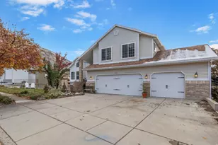 11722 S Cassowary Dr E, Sandy, UT 84092 - Photo 10