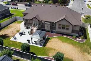 1201 S Shotley Bridge Dr, Syracuse, UT 84075 - Photo 2