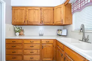 1545 N 300 W, Bountiful, UT 84010 - Photo 10