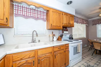 1545 N 300 W, Bountiful, UT 84010 - Photo 12