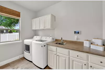 8391 S Lorimer Ln, Sandy, UT 84070 - Photo 16