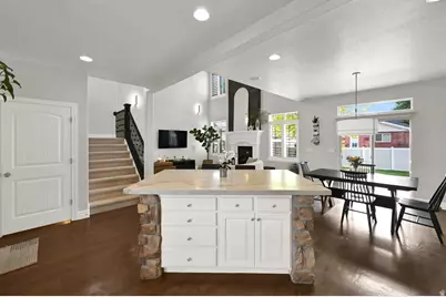 8391 S Lorimer Ln, Sandy, UT 84070 - Photo 8