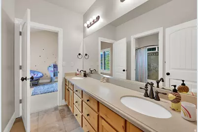 8391 S Lorimer Ln, Sandy, UT 84070 - Photo 20