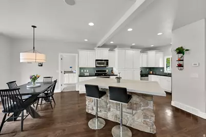 8391 S Lorimer Ln, Sandy, UT 84070 - Photo 4