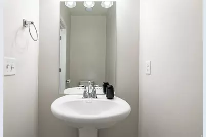 668 S 400 E, Clearfield, UT 84015 - Photo 16