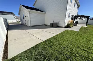 227 W Braeburn Ln, Santaquin, UT 84655 - Photo 2