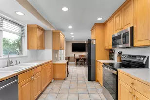 1204 W 10610 S, South Jordan, UT 84095 - Photo 8