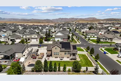 1576 E Lowe Peak Dr, Eagle Mountain, UT 84005 - Photo 42