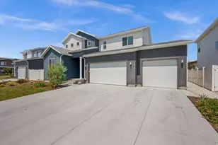 858 W Wickham Dr S, Murray, UT 84123 - Photo 2