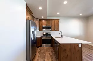 308 N Canterbury Way, Clearfield, UT 84015 - Photo 10