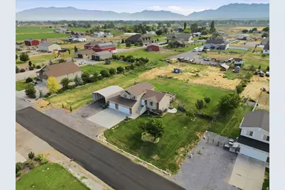 5594 S 6950 W, Hooper, UT 84315 - Photo 2